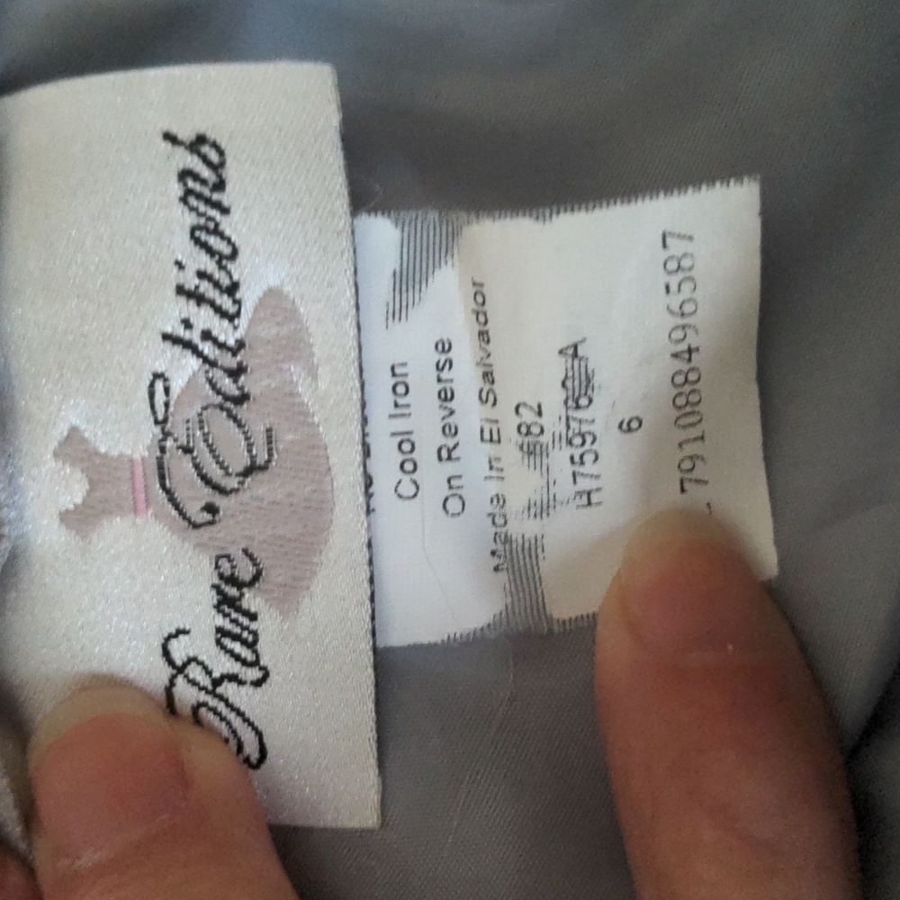 Adorable silver sparkly little girls formal dress - Picture 4 of 4